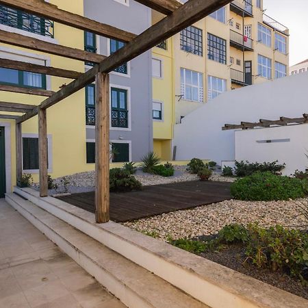 Stylish Apartment With Parking By Lovelystay リスボン エクステリア 写真