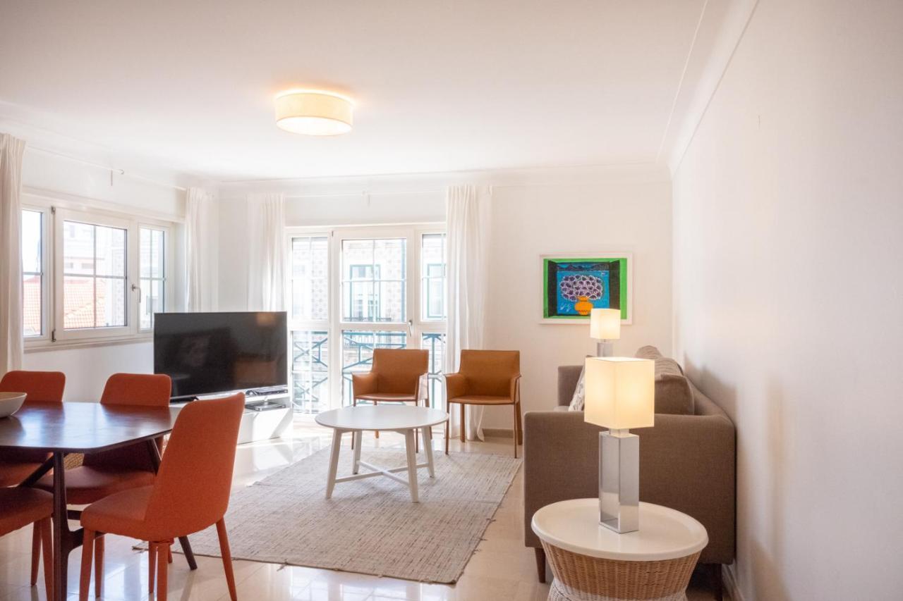 Stylish Apartment With Parking By Lovelystay リスボン エクステリア 写真