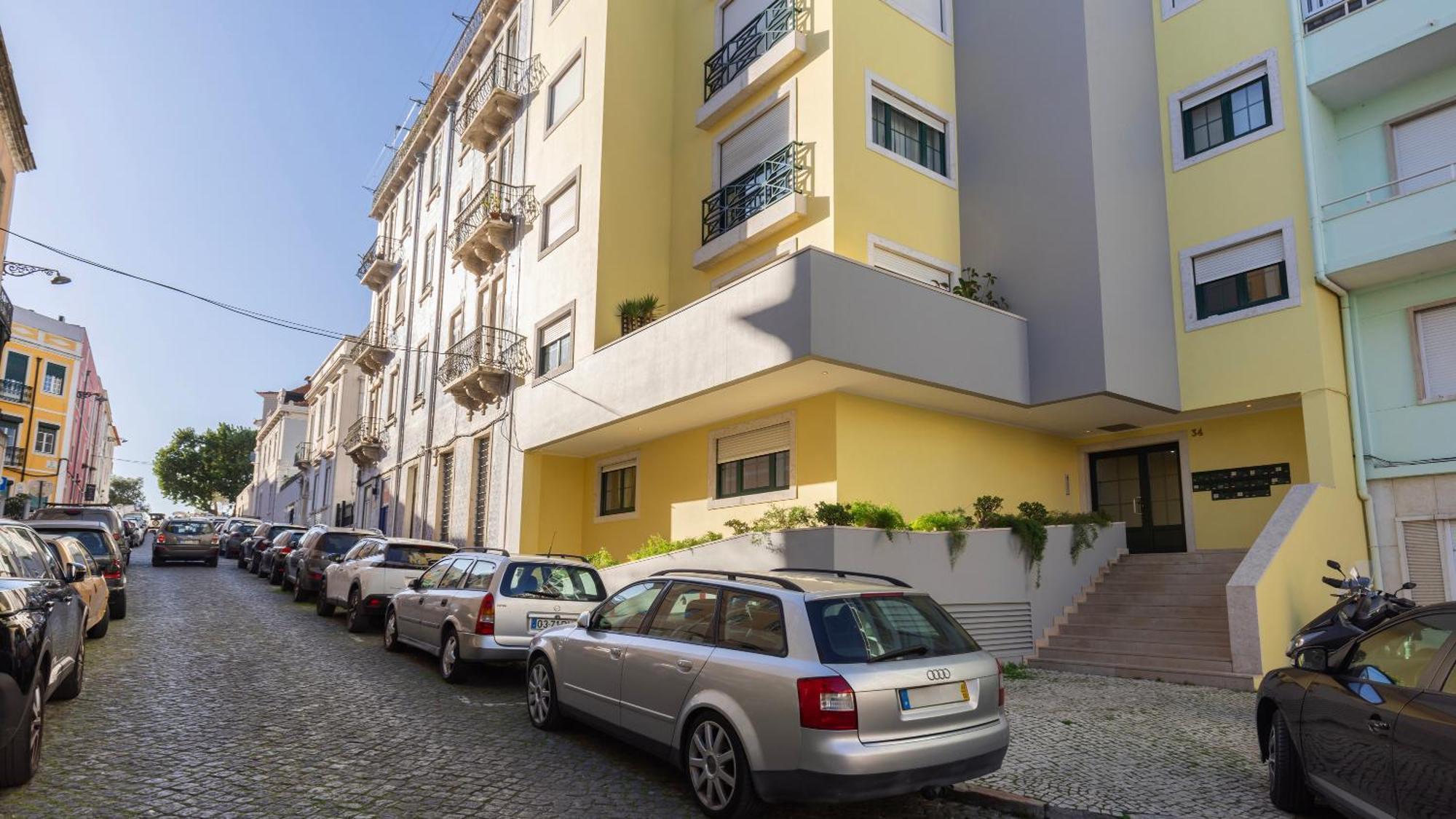 Stylish Apartment With Parking By Lovelystay リスボン エクステリア 写真