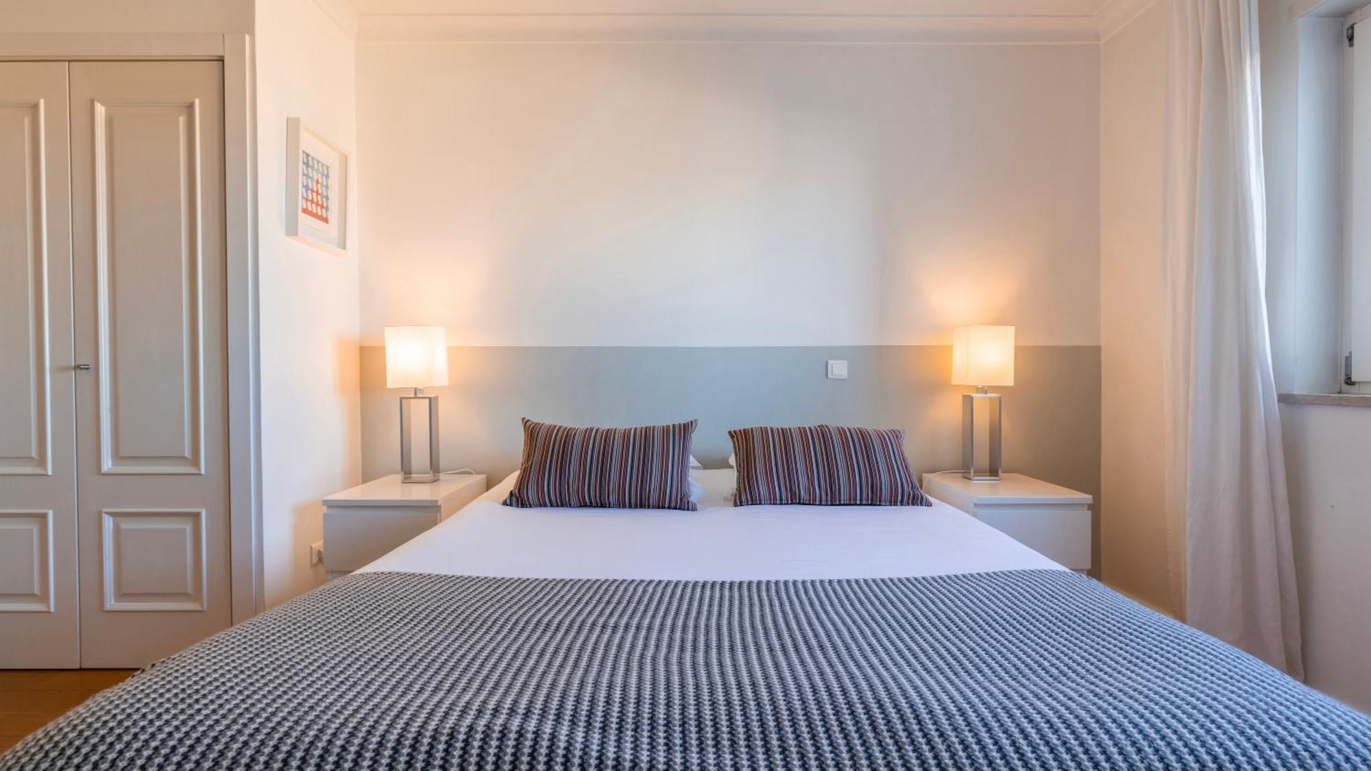 Stylish Apartment With Parking By Lovelystay リスボン エクステリア 写真