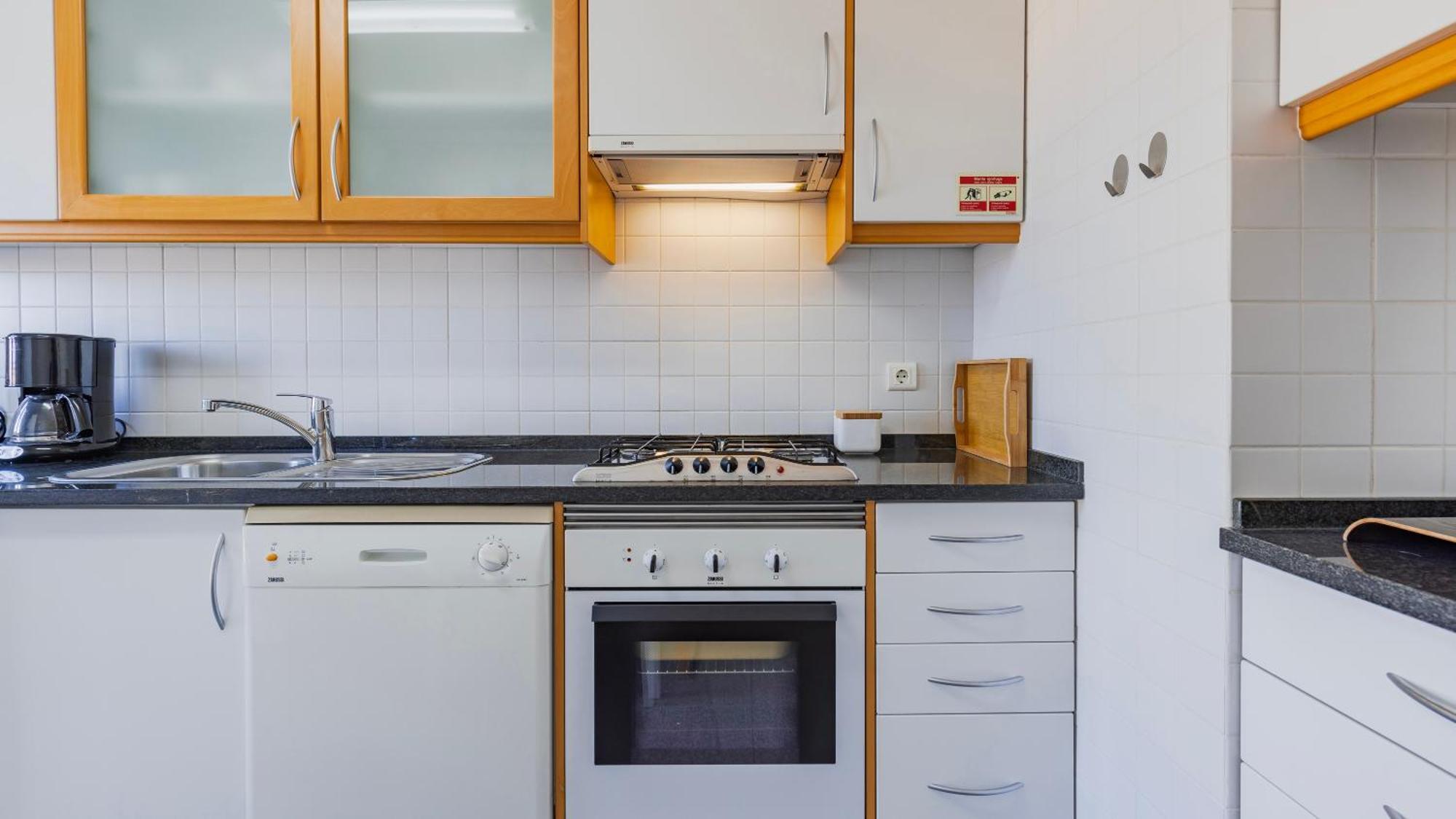 Stylish Apartment With Parking By Lovelystay リスボン エクステリア 写真
