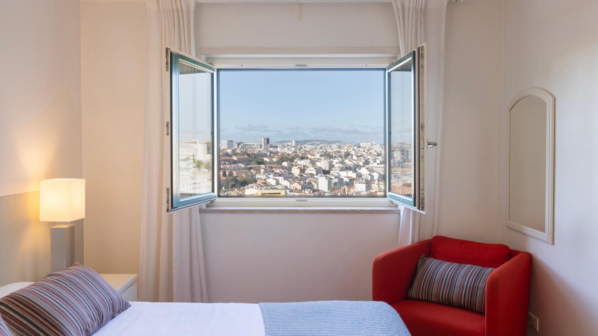 Stylish Apartment With Parking By Lovelystay リスボン エクステリア 写真