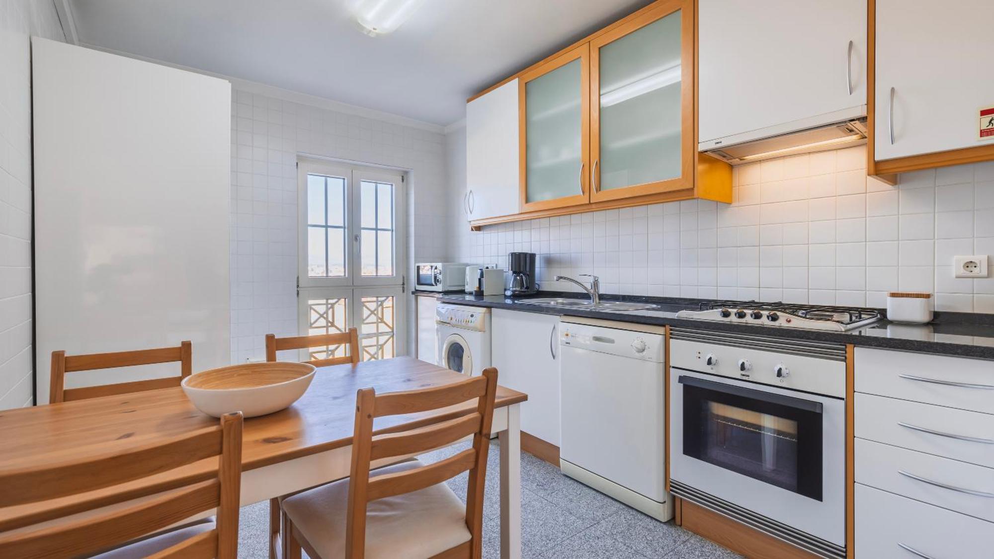 Stylish Apartment With Parking By Lovelystay リスボン エクステリア 写真