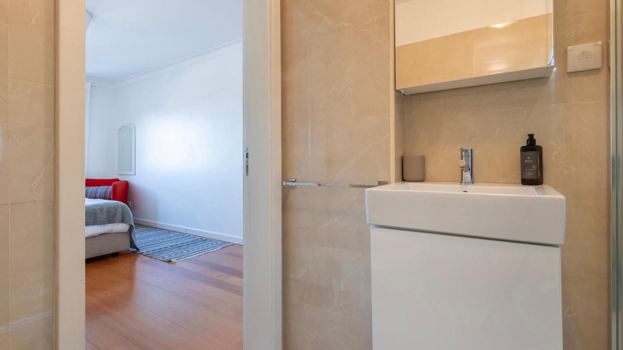 Stylish Apartment With Parking By Lovelystay リスボン エクステリア 写真