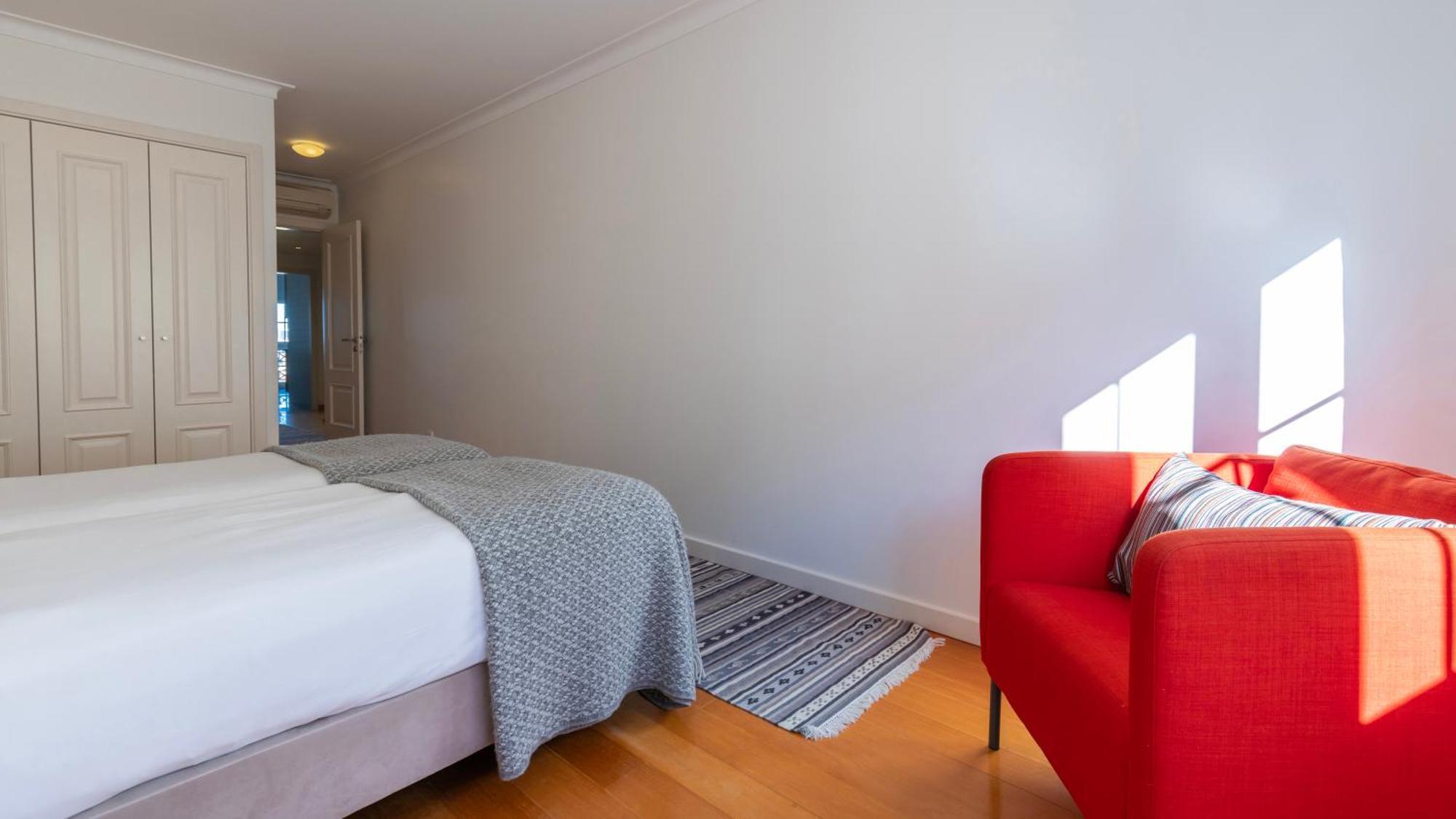 Stylish Apartment With Parking By Lovelystay リスボン エクステリア 写真
