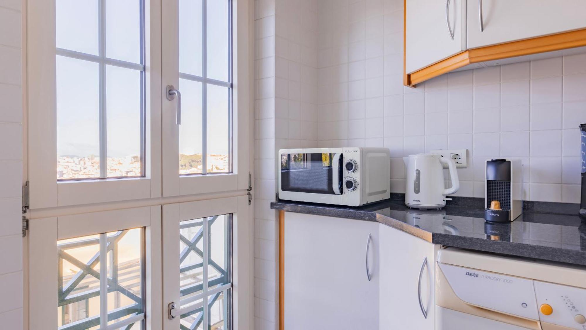 Stylish Apartment With Parking By Lovelystay リスボン エクステリア 写真